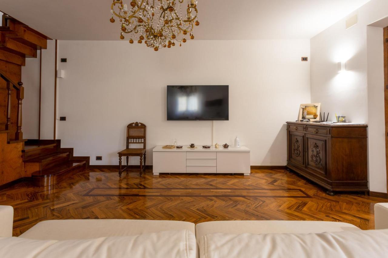 La Principessa Nera B&B Ostra Ngoại thất bức ảnh