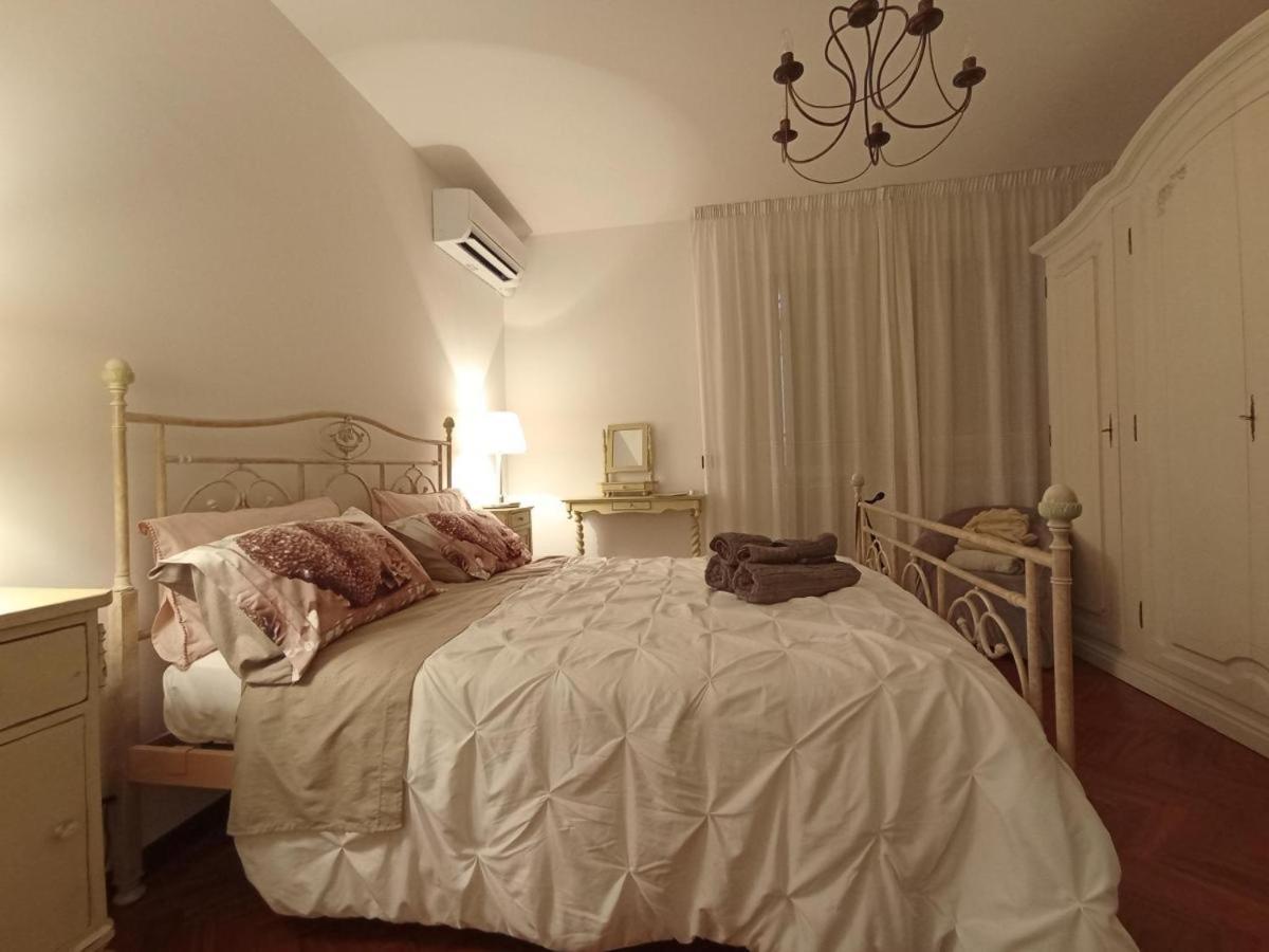 La Principessa Nera B&B Ostra Ngoại thất bức ảnh